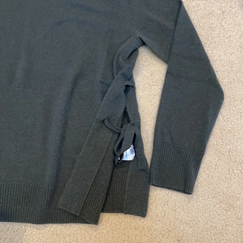 NWOT Vince Cashmere Sweater - Picture 3 of 7